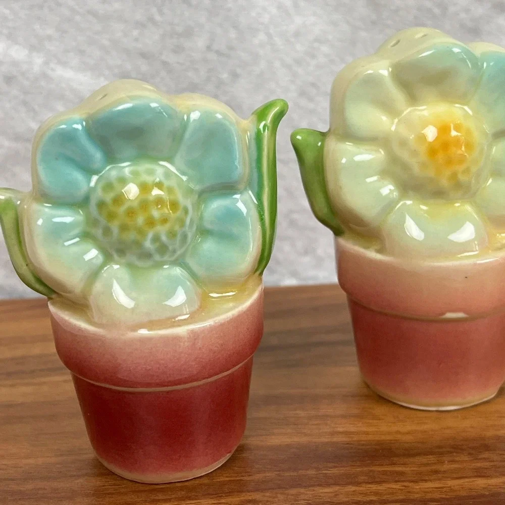 Vintage 1950's Kitsch Ceramic Shawnee Flower Pot Salt and Pepper Shakers